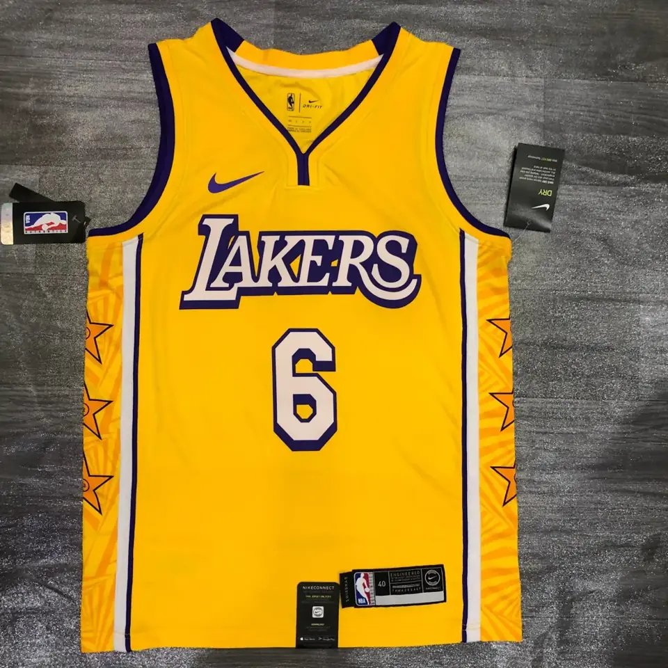 Lakers de Los Ángeles con estrellas n.º 6 LeBron James