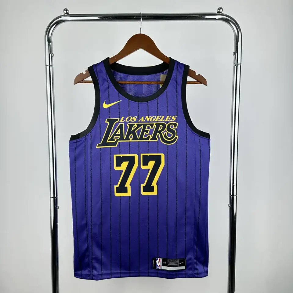 Temporada 2021 Lakers morado a rayas número 77 Doncic