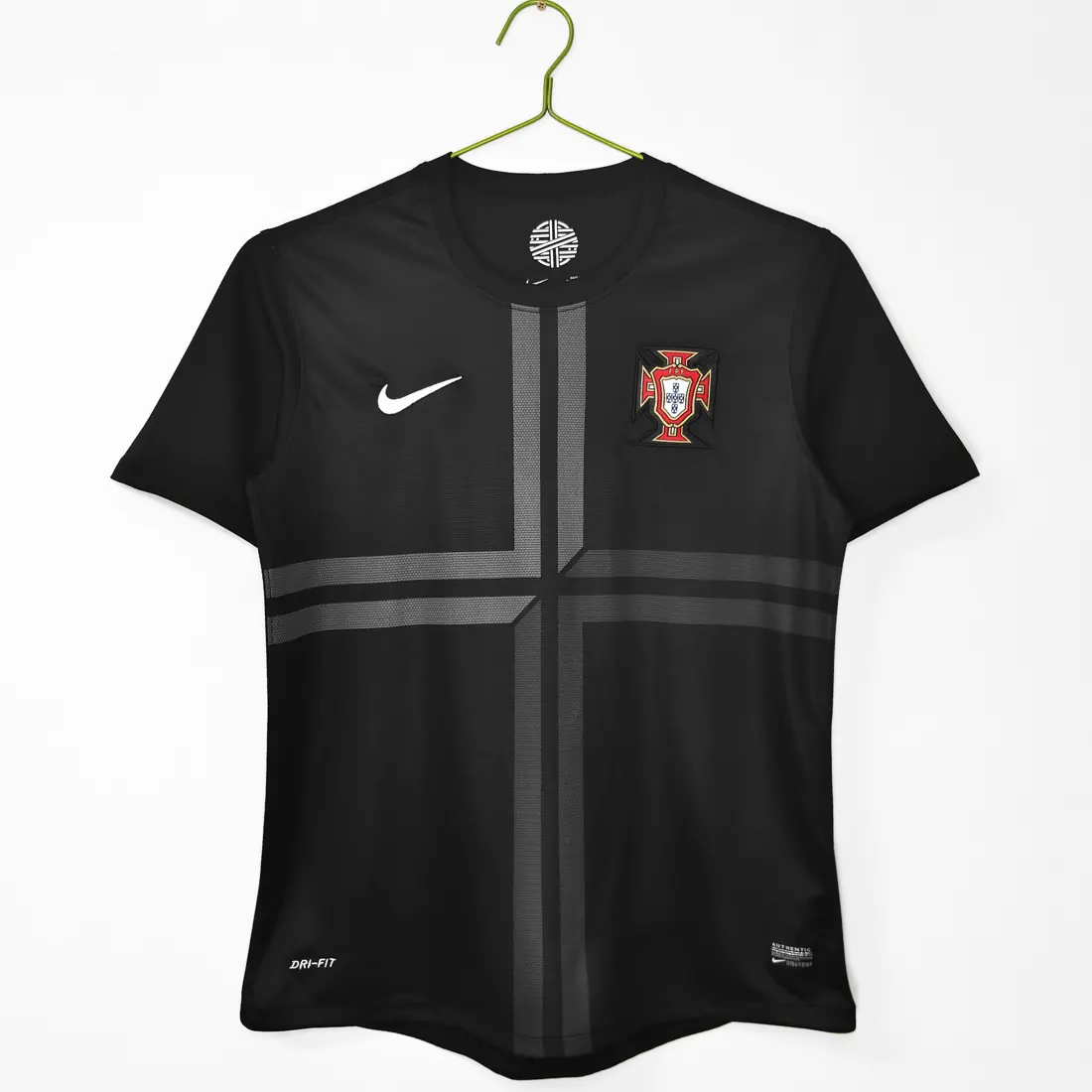 Temporada 2012/13 Portugal tercera equipación negra 8A