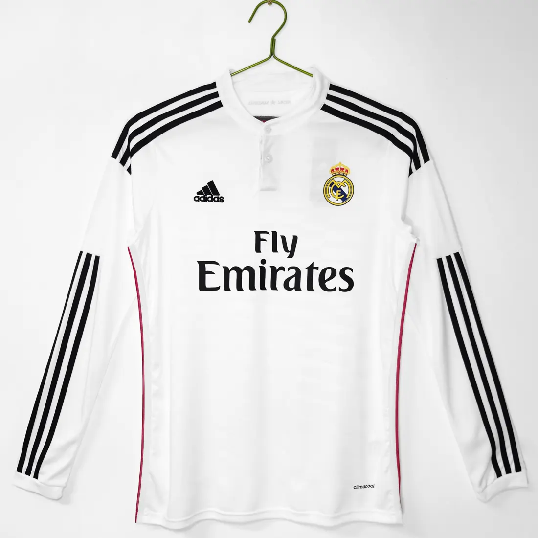 Manga larga: Temporada 2014/15 Real Madrid local 3B