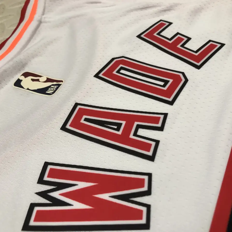 Temporada 23 Heat retro número 3 Wade
