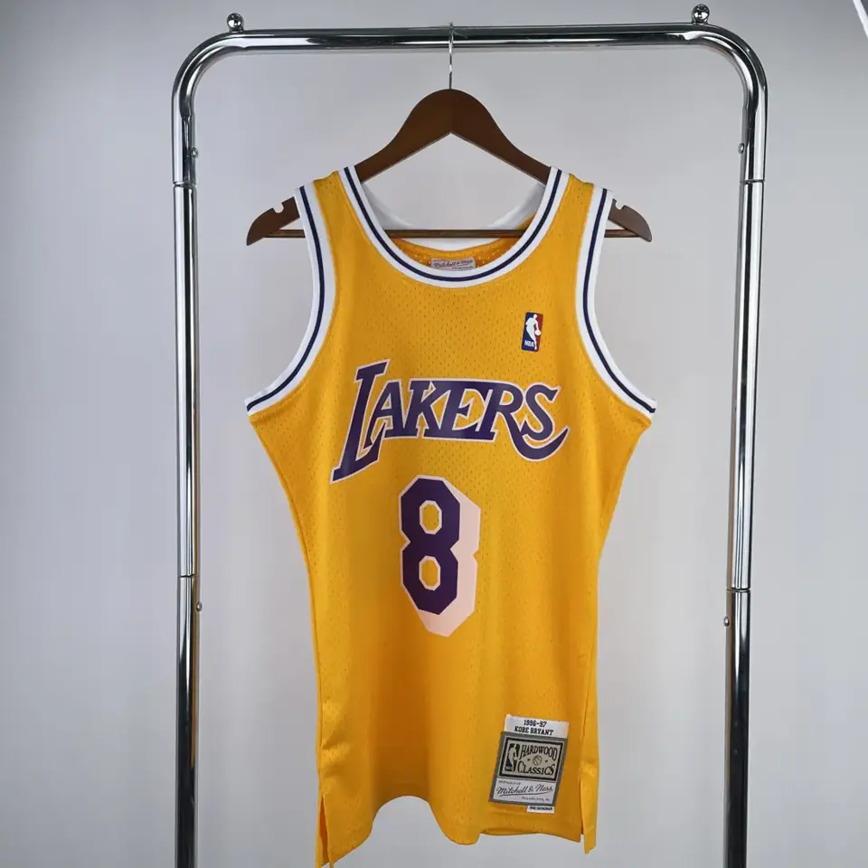 Camiseta retro termosellada MN: SW de los Lakers temporada 97, cuello redondo, amarillo, número 8 Kobe