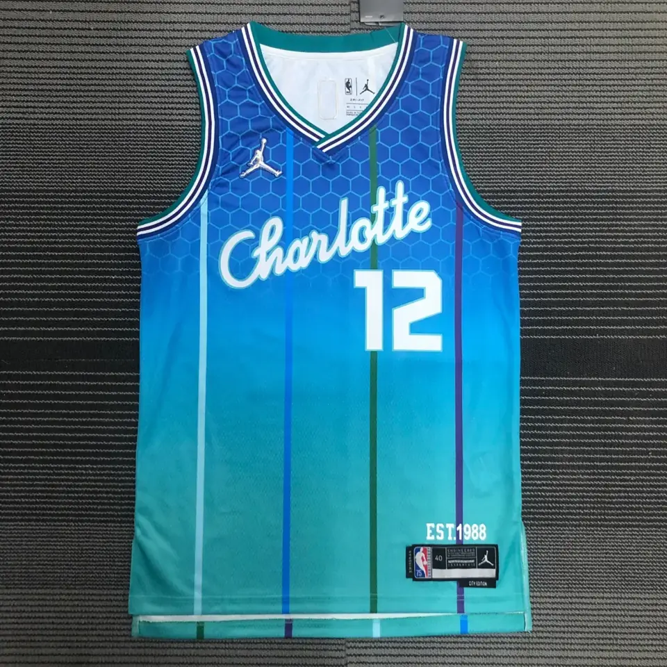 Temporada 22 Hornets Edición City n.º 12 Oubre