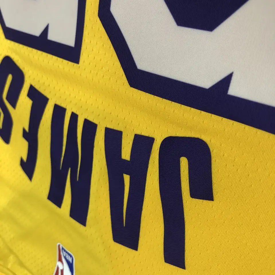 Los Angeles Lakers con estrellas nº 23 James