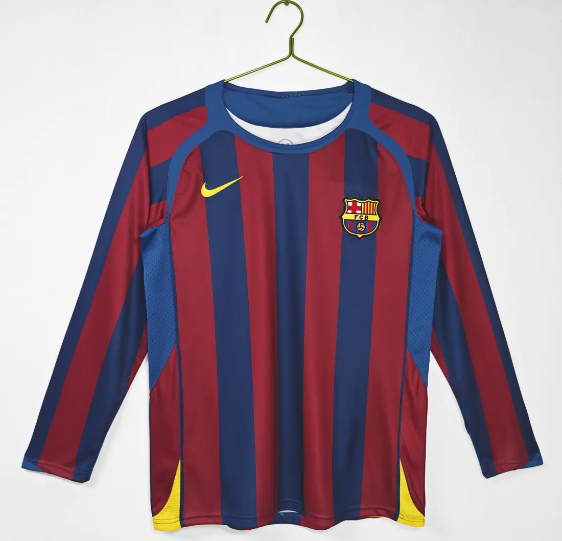 Manga larga: Temporada 2005/06 Barcelona local LaLiga versión correcta