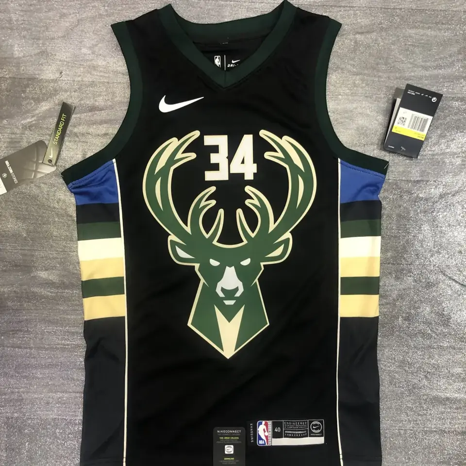 Bucks de Milwaukee, cuello en V, negro con gran cabeza de ciervo, n.º 34 Giannis Antetokounmpo