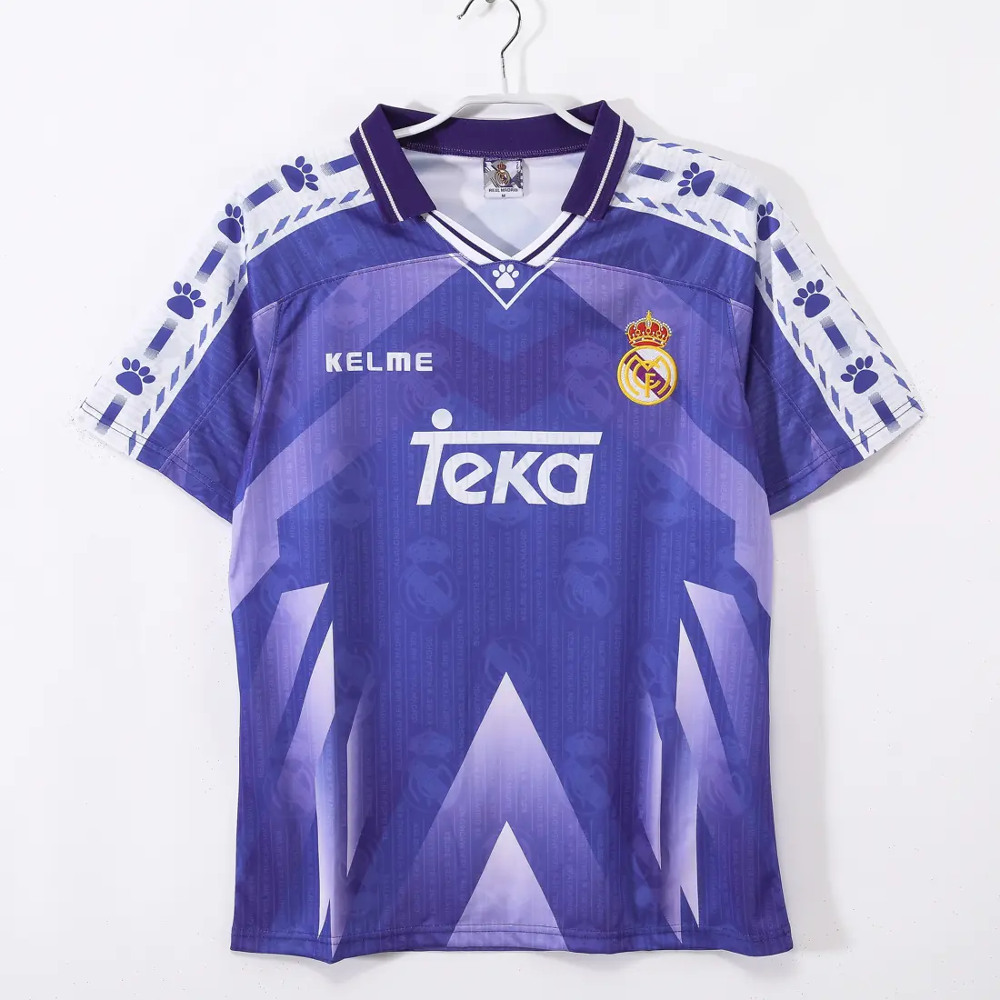 Temporada 1996/97 Real Madrid visitante retro 5A