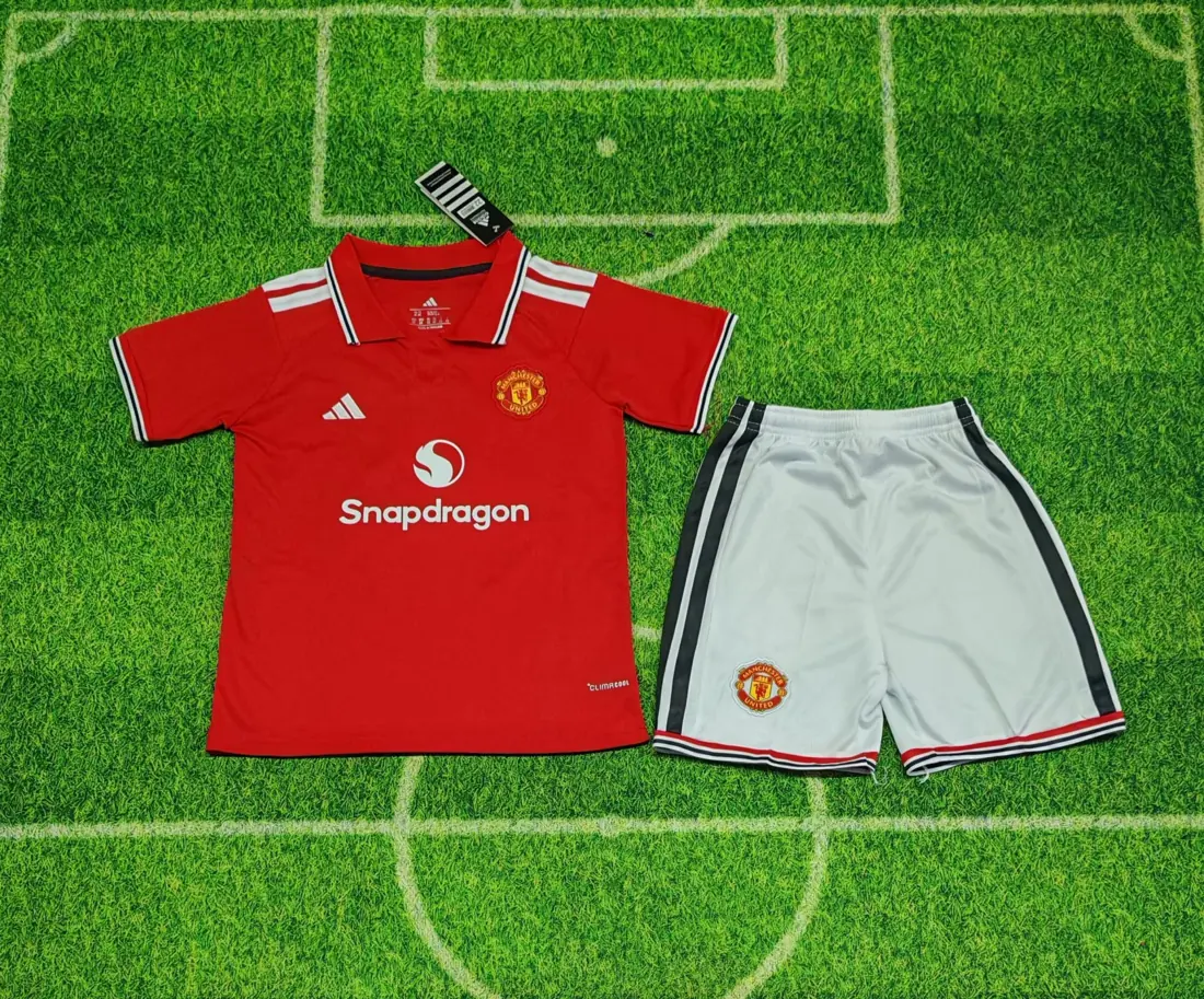 26-27 Manchester United local