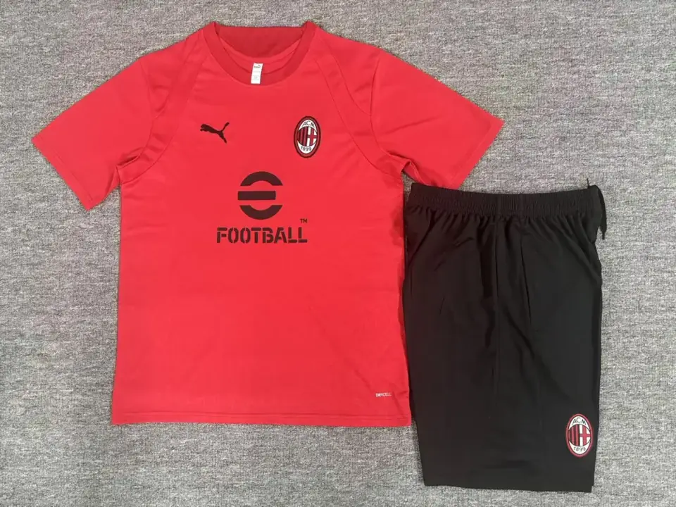 Entrenamiento · AC Milán · 26/27 · rojo