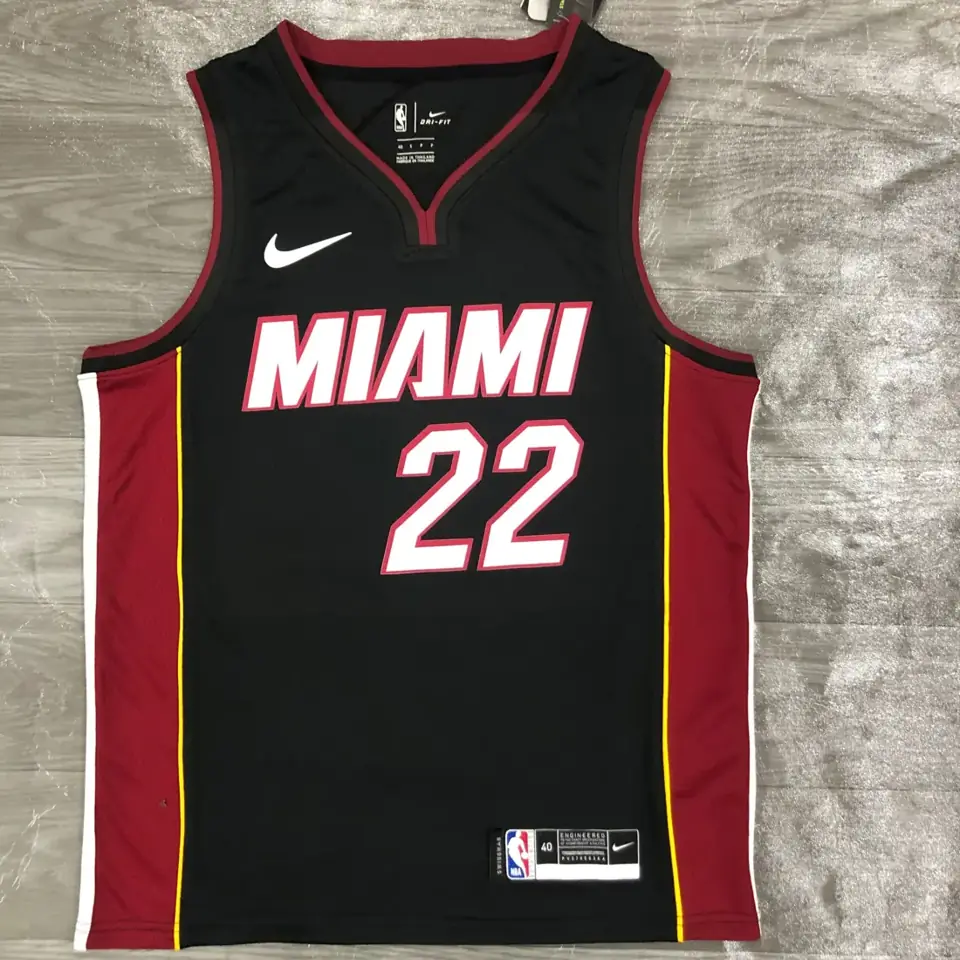 Heat cuello en V negro número 22 Butler