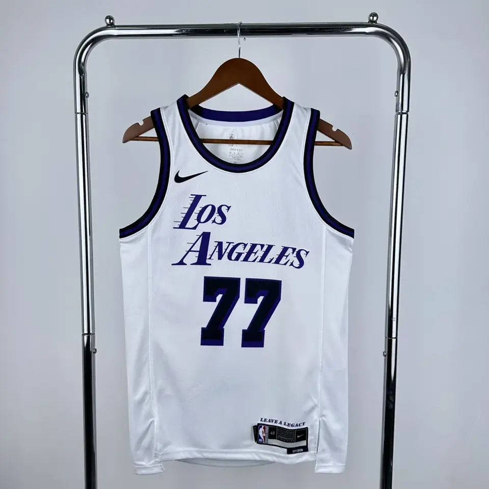 Temporada 23 Lakers Edición City n.º 77 Doncic