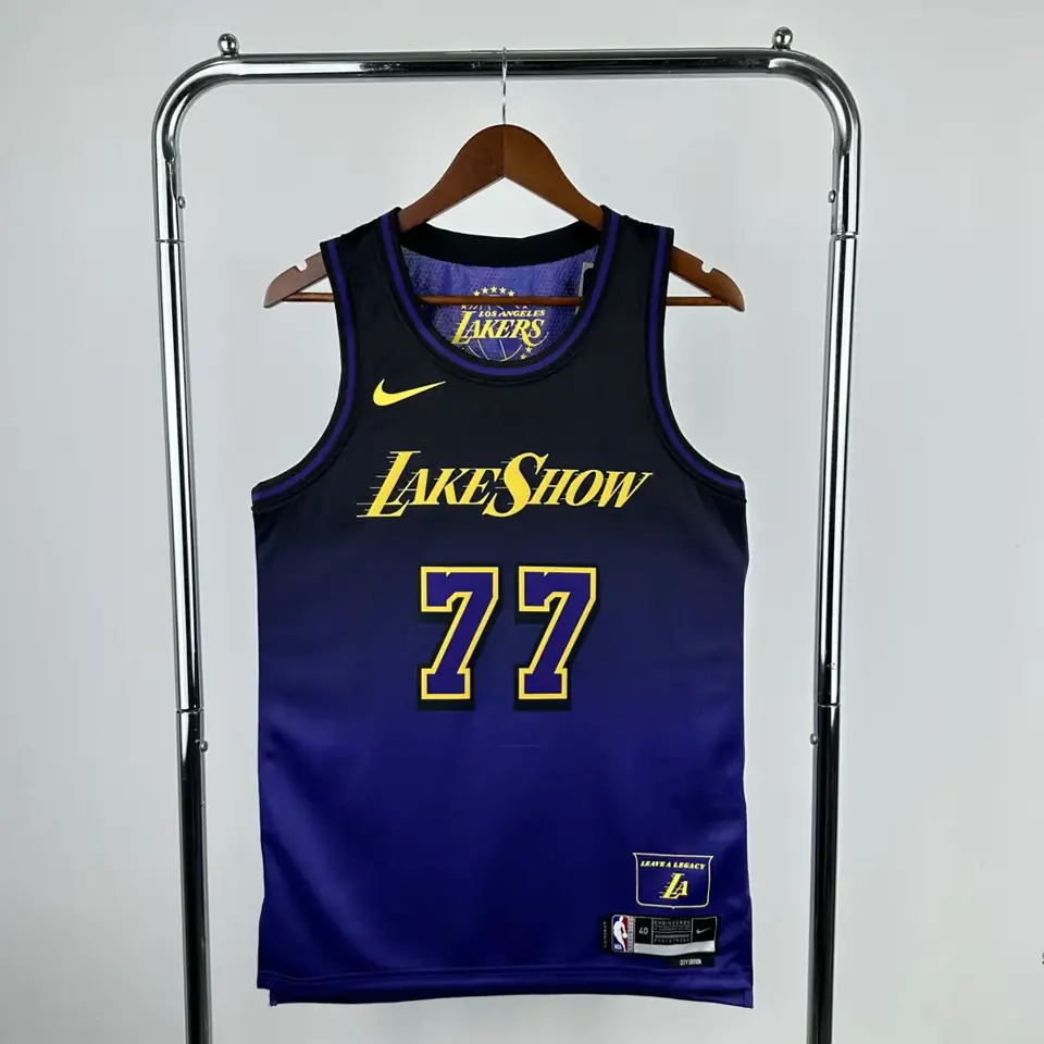 Temporada 25 Lakers Edición Ciudad número 77 Dončić