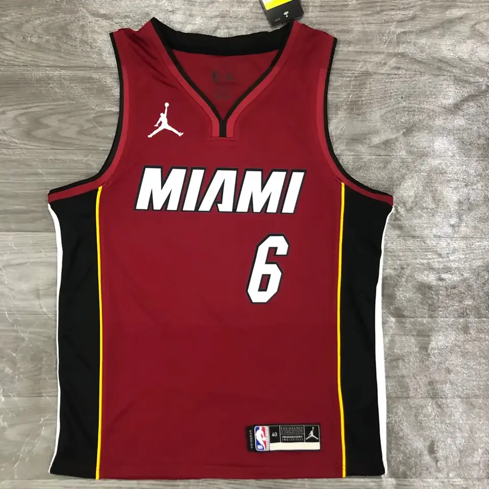 Temporada 21 Heat tema Jordan cuello en V granate número 6 James
