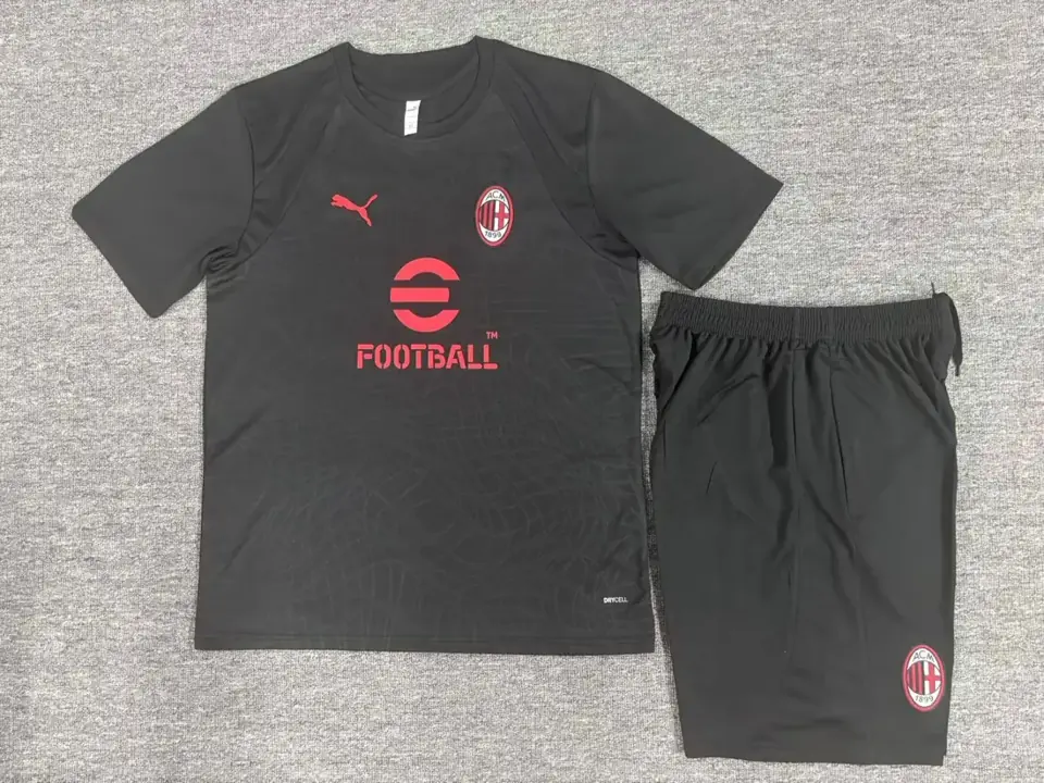 Entrenamiento · AC Milán · 26/27 · negro