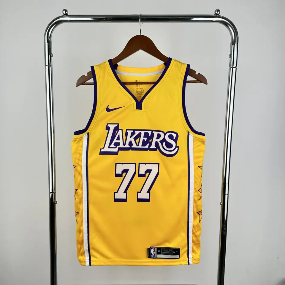 Lakers estrellas #77 Doncic