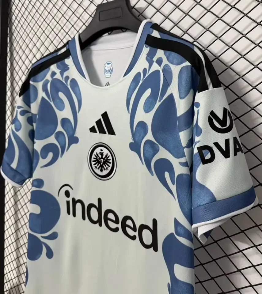 Eintracht Frankfurt tercera equipación 26/27