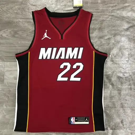 Temporada 21 Heat tema Jordan cuello en V granate número 22 Butler