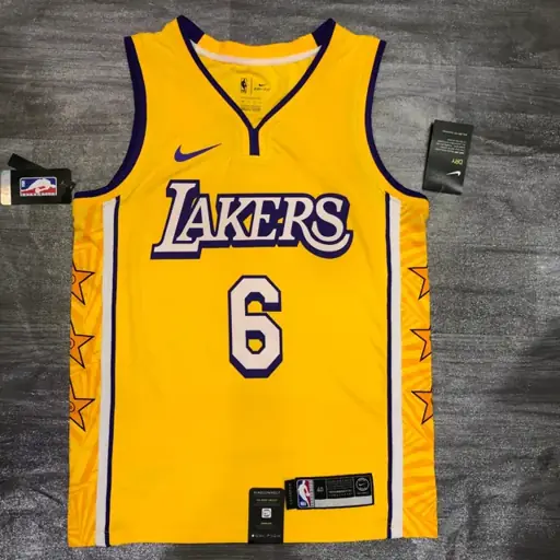 Lakers de Los Ángeles con estrellas n.º 6 LeBron James