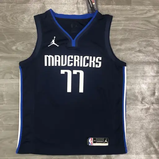 Temporada 21 Dallas Mavericks edición limitada temática Jordan nº 77 Luka Doncic