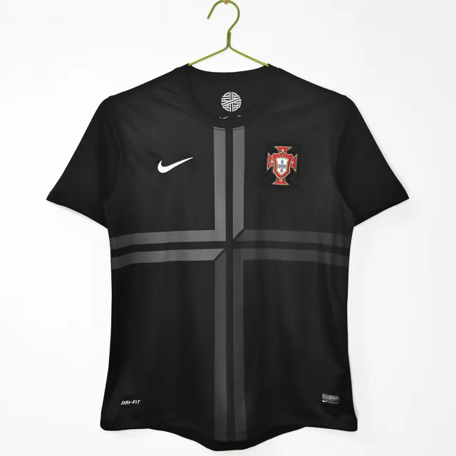 Temporada 2012/13 Portugal tercera equipación negra 8A