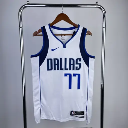 Temporada 23 Mavericks blanco nº 77 Doncic