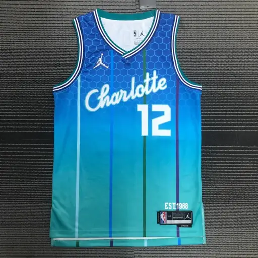 Temporada 22 Hornets Edición City n.º 12 Oubre
