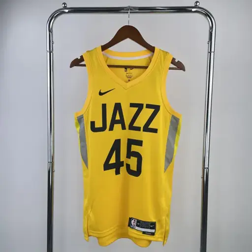 Temporada 23 Jazz visitante amarillo número 45 Mitchell