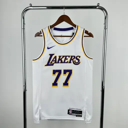 Temporada 23 Lakers blanco número 77 Dončić