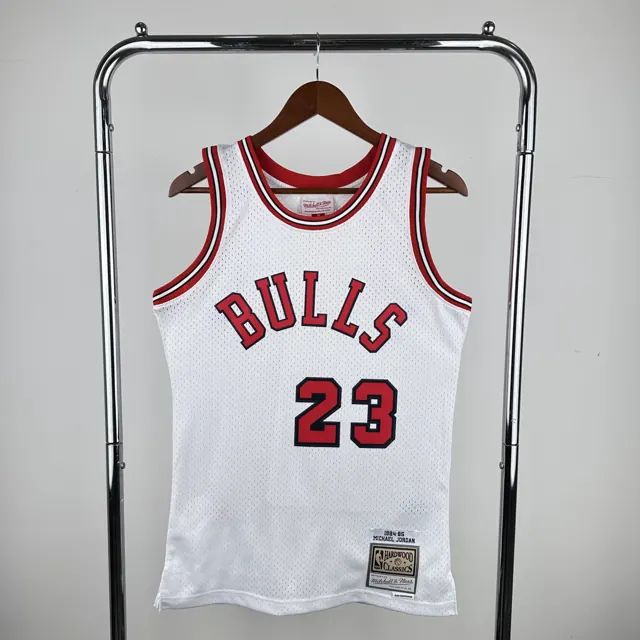 Camiseta retro con estampado térmico MN: Bulls Swingman temporada 84/85 Novato blanca #23 Jordan