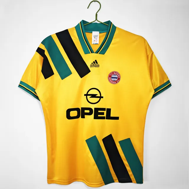Temporada 1993/95 Bayern de Múnich visitante retro 3B