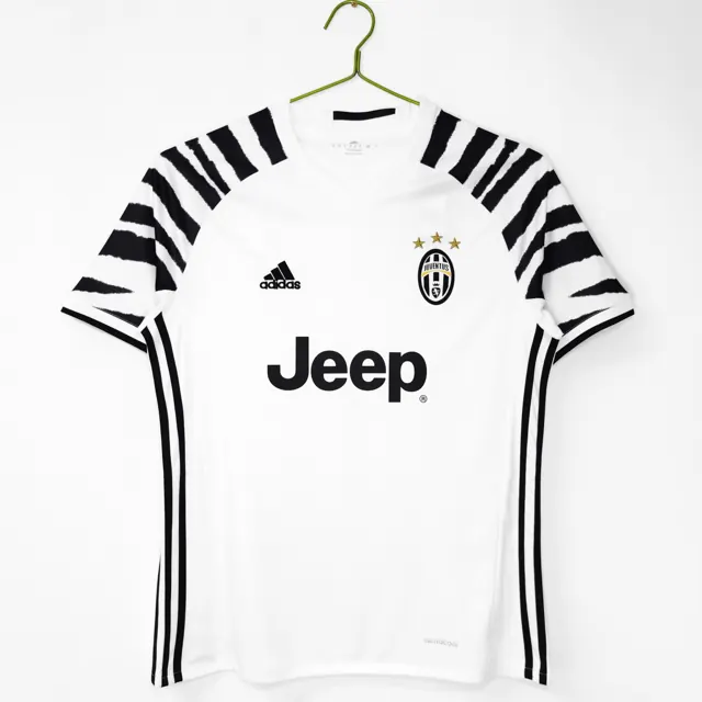 Temporada 2016/17 Juventus tercera blanca retro 8A
