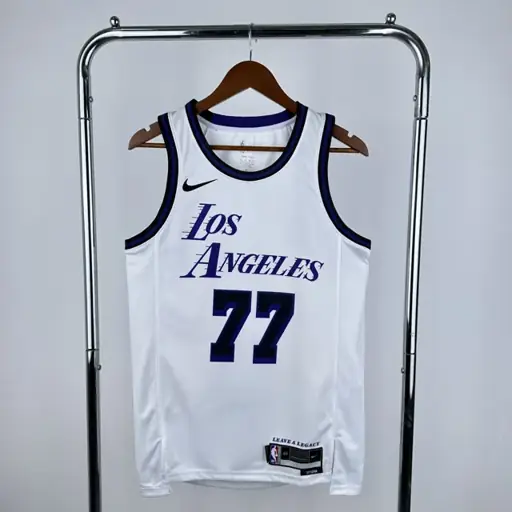 Temporada 23 Lakers Edición City n.º 77 Doncic