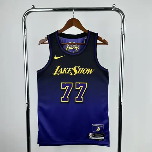 Temporada 25 Lakers Edición Ciudad número 77 Dončić