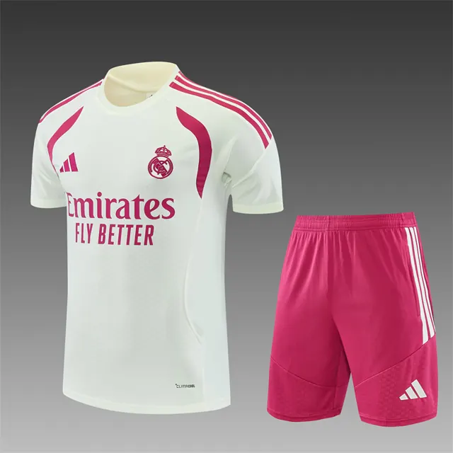 26/27 camiseta de manga corta del Real Madrid beige [con pantalones fucsia]