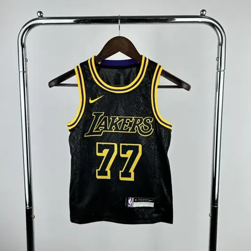 Infantil: temporada 23 Lakers piel de serpiente número 77 Dončić