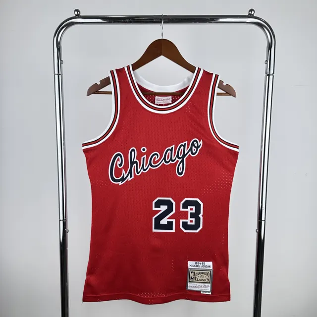 Camiseta retro con estampado térmico MN: Bulls Swingman temporada 84/85 Novato roja #23 Jordan