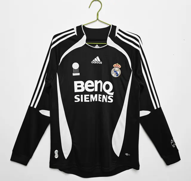 Manga larga: Temporada 2006/07 Real Madrid tercera 3B