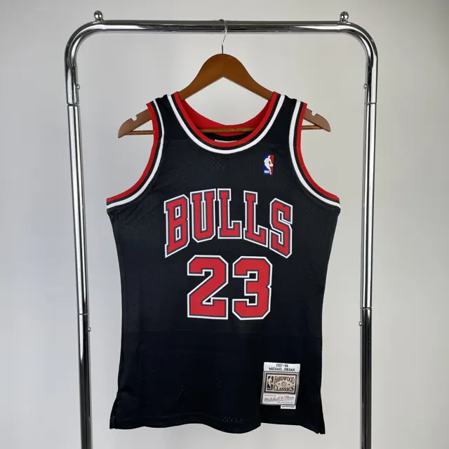 MN camiseta retro termoimpresa: SW Chicago Bulls temporada 98 color negro nº23 Jordan