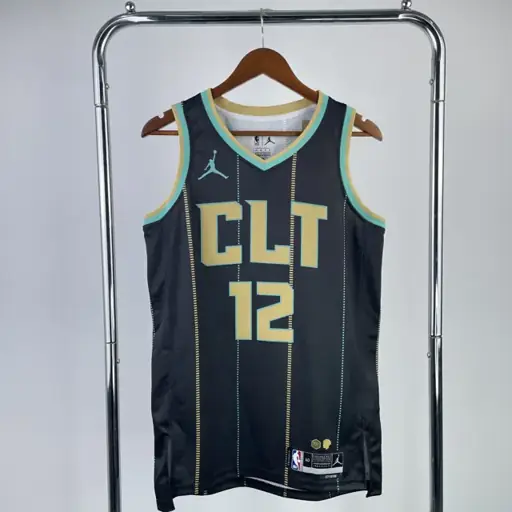 Hornets, temporada 23, Edición City, número 12 Oubre