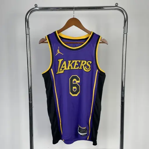 Temporada 23 Lakers edición Jumpman número 6 James
