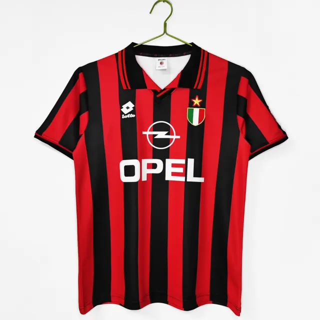 Temporada 1996/97 AC Milán local (versión con escudo) 5 A