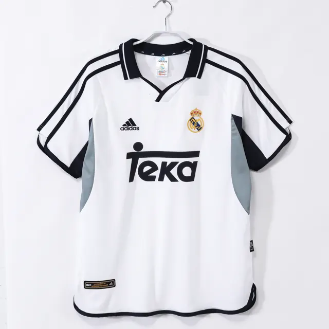 Temporada 2000/01 Real Madrid local retro 8A