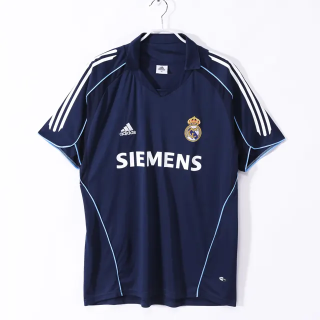 Temporada 2005/06 Real Madrid visitante azul real retro 8A