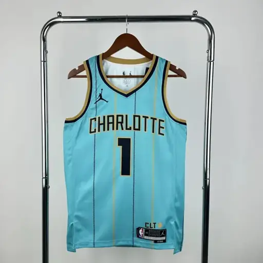 Temporada 25 Hornets edición Ciudad número 1 Ball