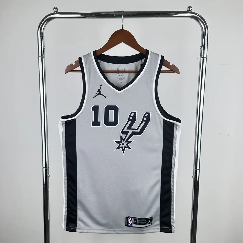 Foto 1 de Temporada 21 Spurs Gris Edición limitada Air Nº 10 Sochan