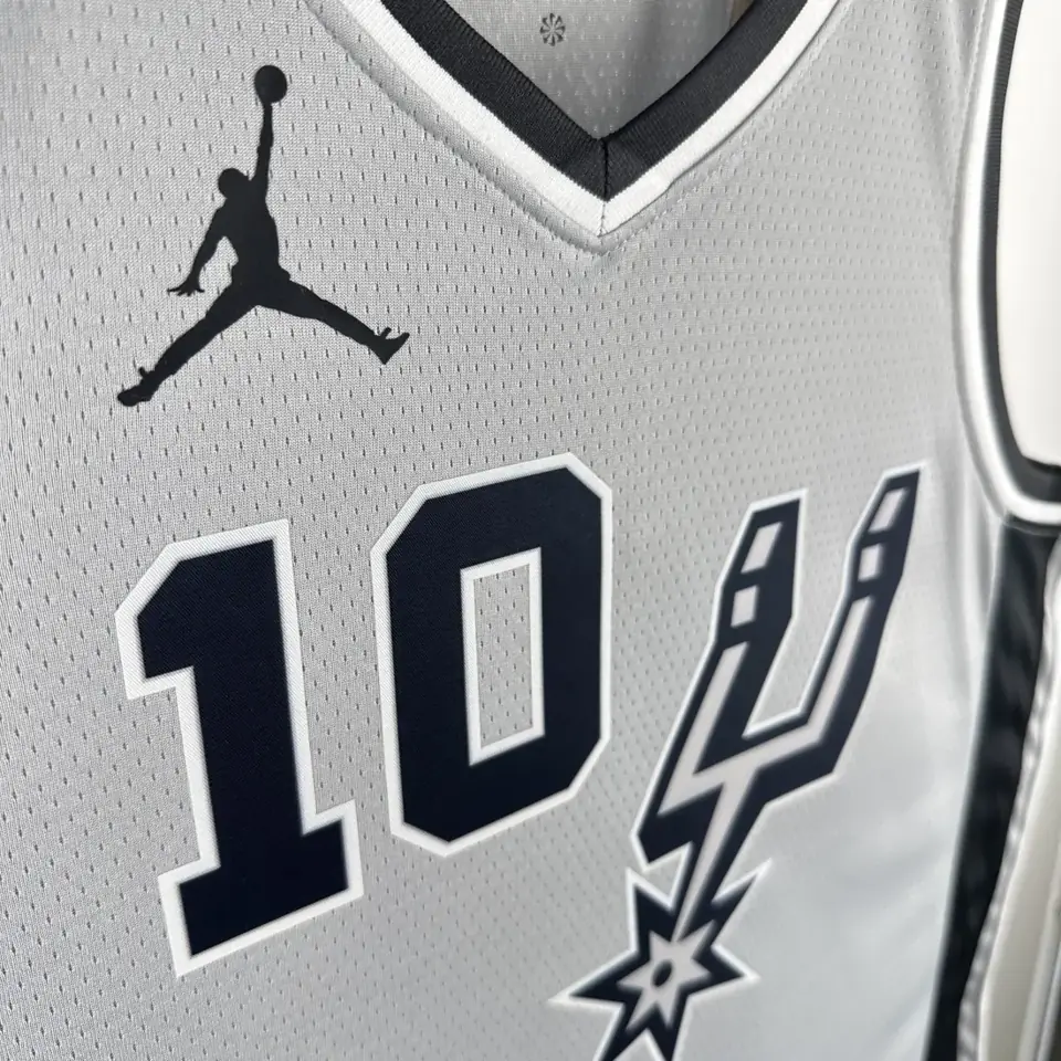 Foto 4 de Temporada 21 Spurs Gris Edición limitada Air Nº 10 Sochan