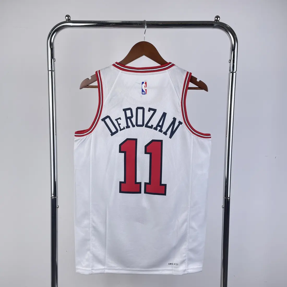 Foto 2 de Temporada 23 Chicago Bulls blanco n.º 11 DeRozan