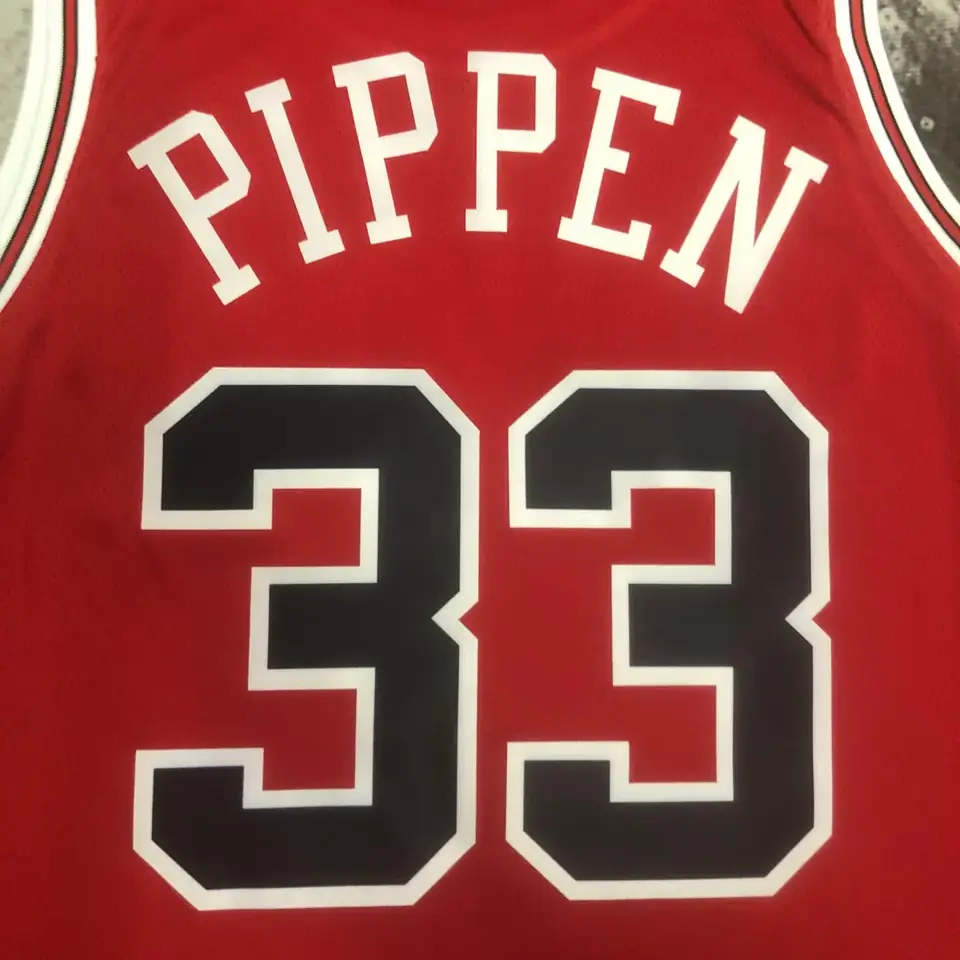 Foto 2 de Temporada 23 Bulls rojo número 33 Pippen