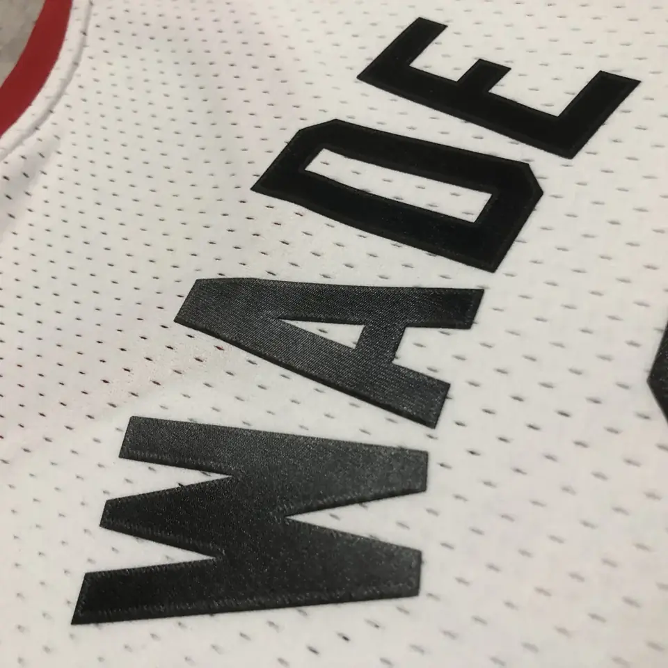 Foto 3 de Camiseta retro MN termo-prensada: SW Miami Heat temporada 05/06 blanco n.º 3 Wade