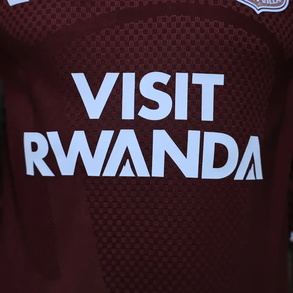 Foto 8 de Camiseta de manga larga del Aston Villa (con publicidad) 26-27 Tallas S-3XL